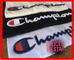 Remera Champion con Relieve