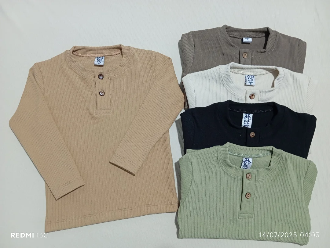 Camiseta con Botones de Darlon Morley - Imagen 2