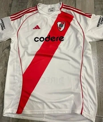Camiseta River