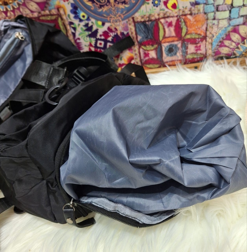 Bolso Mochila Morral Impermeable Trae Tira Larga Desmontable y Compartimiento - Imagen 8