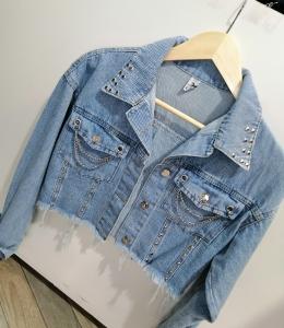 Campera Mom Celeste (con Tachas )