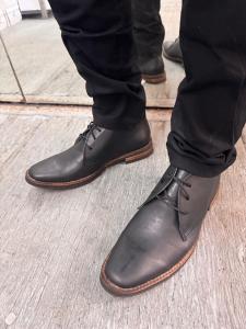Zapato James Black Cuero Genuino Suelas Pegadas y Cosidas