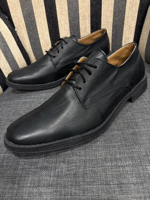 Zapato Dash Black Cuero Genuino Suelas Pegadas y Cosidas