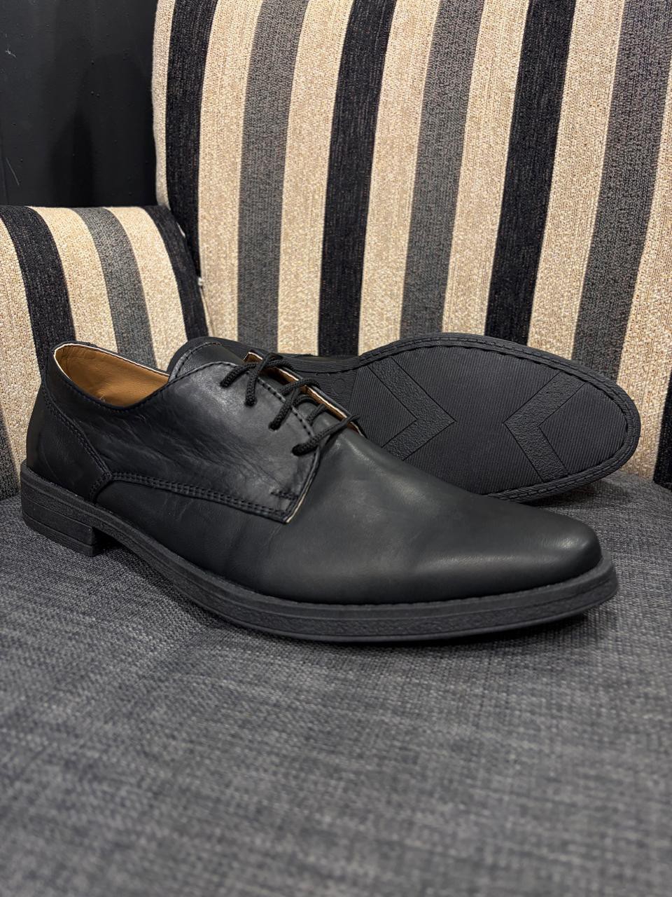 Zapato Dash Black Cuero Genuino Suelas Pegadas y Cosidas - Imagen 2