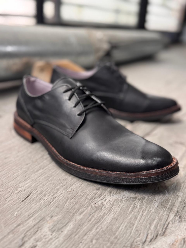 Zapato James Black Cuero Genuino Suelas Pegadas y Cosidas - Imagen 3