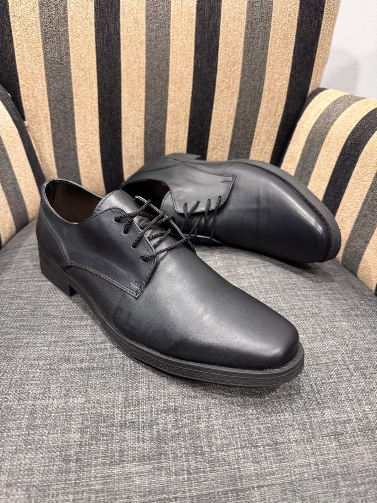 Zapato Dash Cuero Vacuno  Malbec  Nego o Suela, Suelas Pegadas y Cosidas - Imagen 2