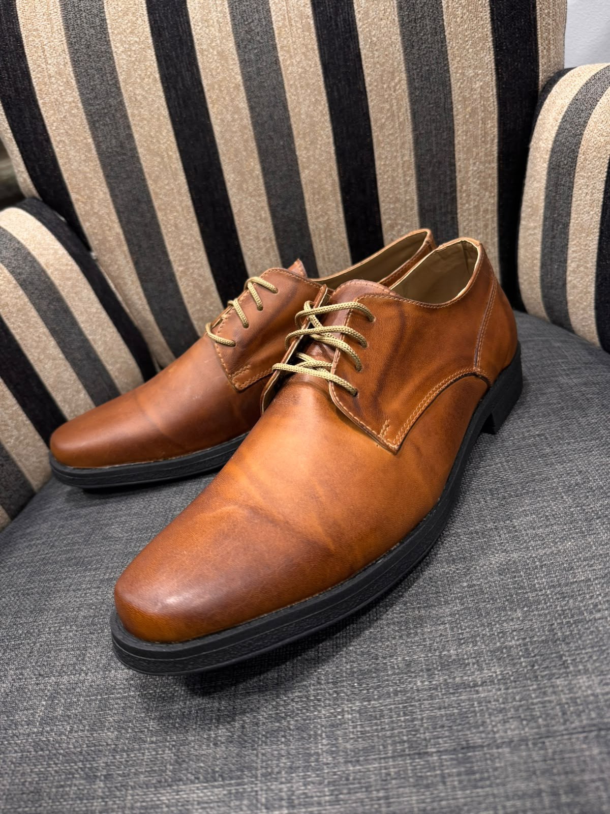 Zapato Dash Cuero Vacuno  Malbec  Nego o Suela, Suelas Pegadas y Cosidas - Imagen 3