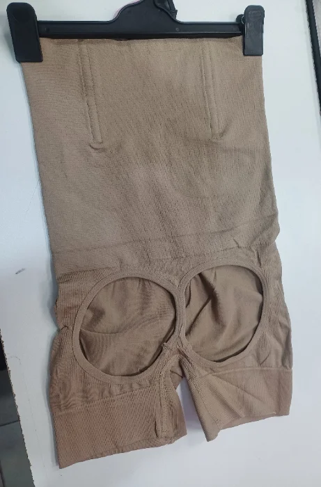 Trusas con Piernas con Glúteos Afuera