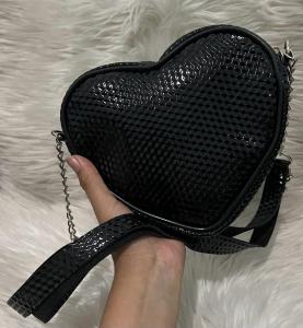 Cartera Corazon Charolada