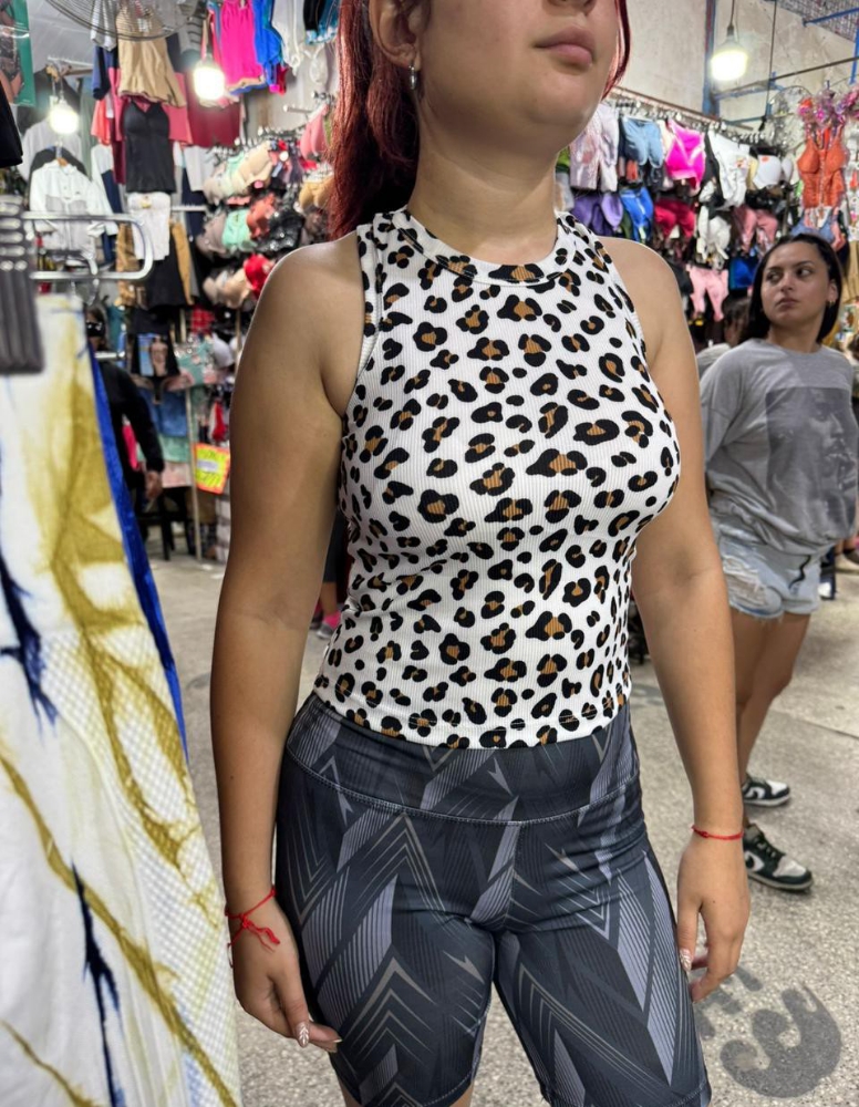 Musculosa al Cuerpo de Mujer - Imagen 3