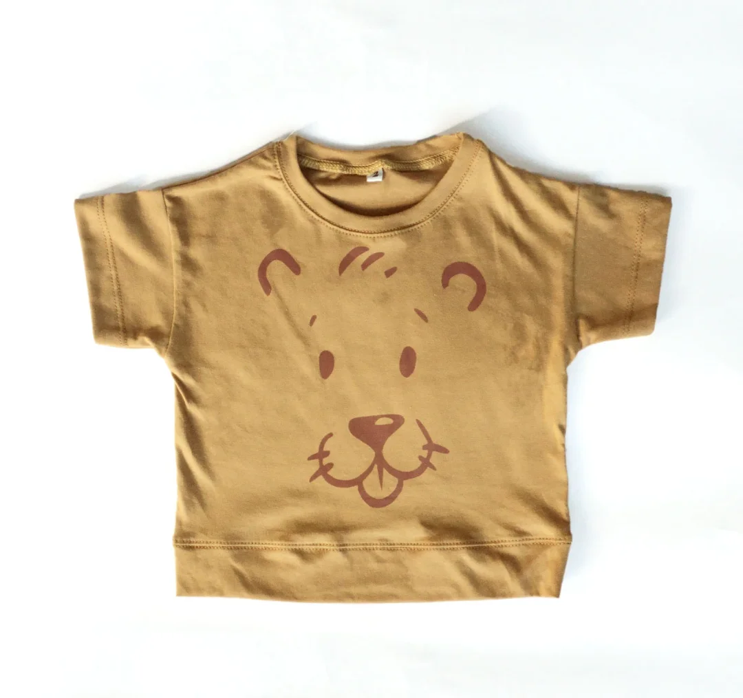 Oferta Remeras Algodon Peinado Boxy Bebe - remera-bebe-color-mostaza-cara-de-osito-lina-floki-mayorista.jpg