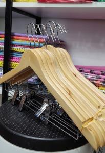 Perchas de Madera con Broche Adulto