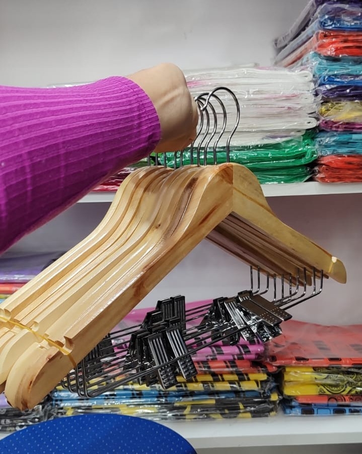 Perchas de Madera con Broche Adulto - Imagen 3