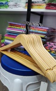 Perchas de Madera Triangular Adulto