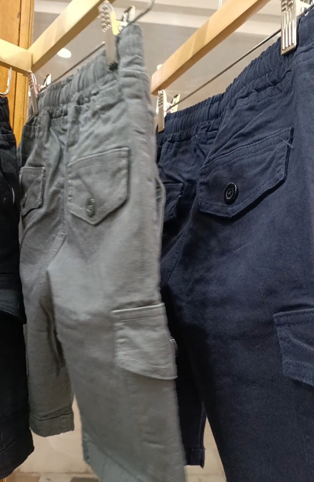 Bermudas Cargo  de Gabardina Elastizada Línea Niño - Imagen 2