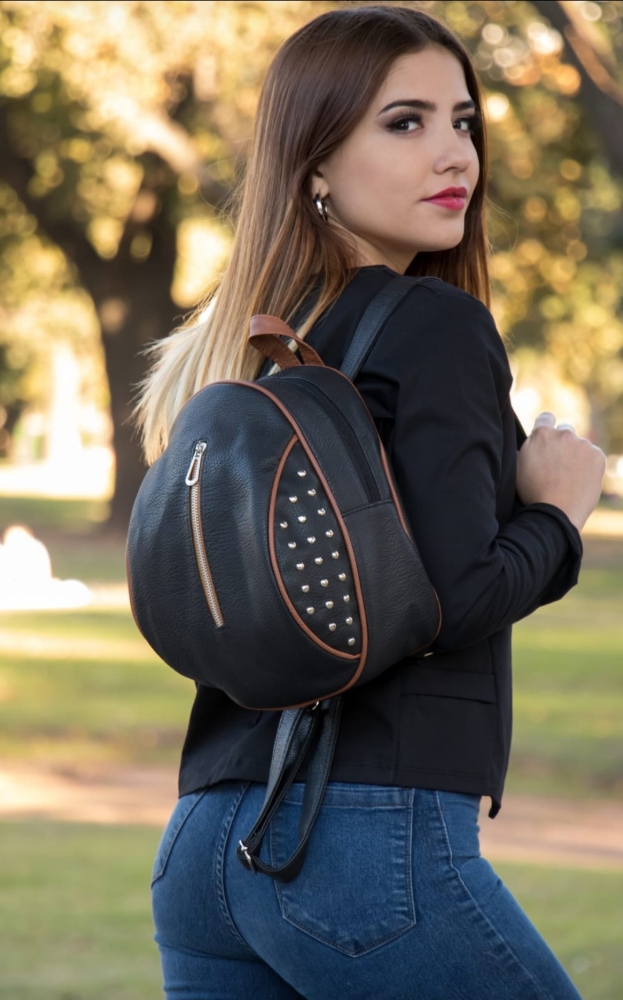 Mochila Medium con Tachas Cuero P.u Andylu Accesorios - Imagen 1