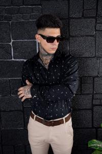 Camisa Negra Hojas