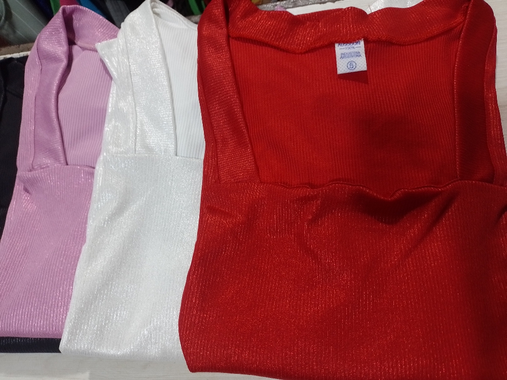 Remera Manga Princesa Escote Cuadrado de Foil - Imagen 2