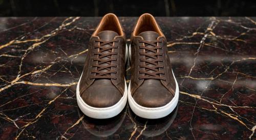 Cuero Vacuno Zapatilla Negra Suela Chocolate Blanca