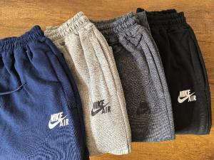 Jogger Nike Frisado con Cierre