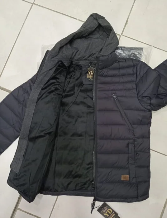 Yd Hombre con Piel Capucha