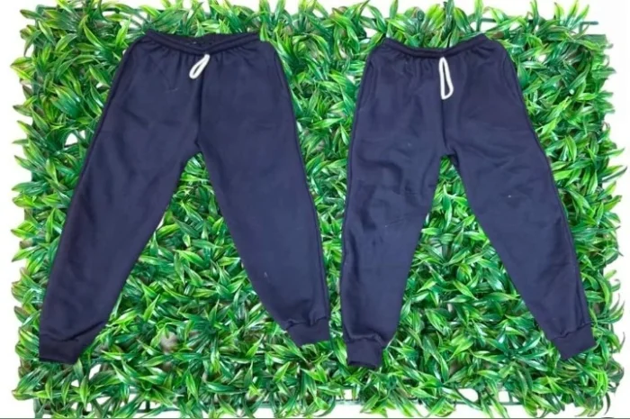 Joggin Frizzado con Puño Escolar