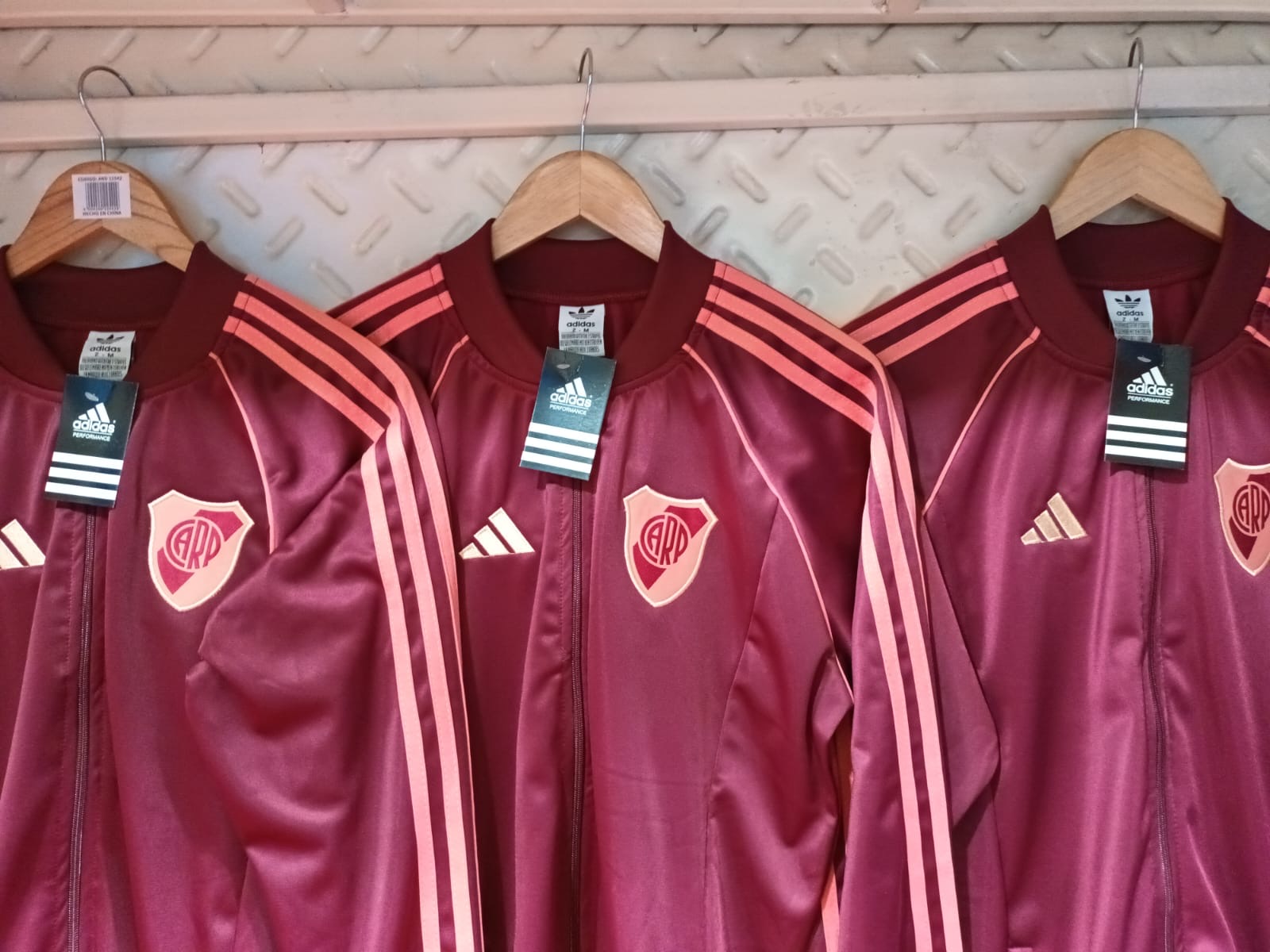 Campera Deportiva - 8e801c5d-4f78-44ac-9a4a-32671de65f52.jpeg