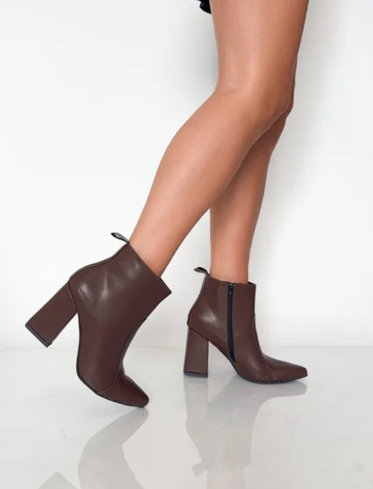 Botineta Valen 8cm Chocolate Liquidación