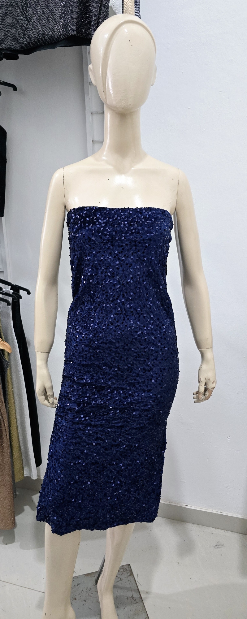 Vestido Strapless 3/4 C/tajo - Velvet Lentejuela - Imagen 2