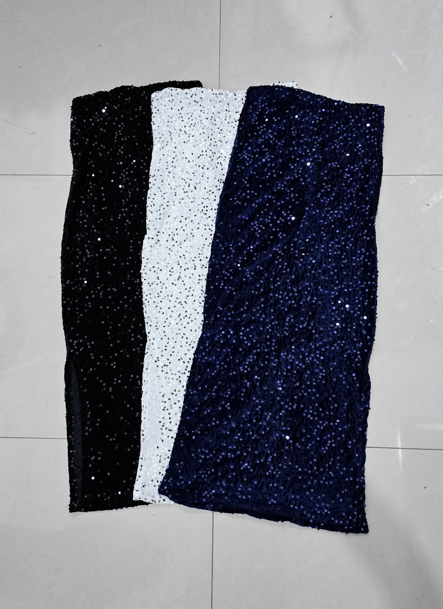 Vestido Strapless 3/4 C/tajo - Velvet Lentejuela - Imagen 3