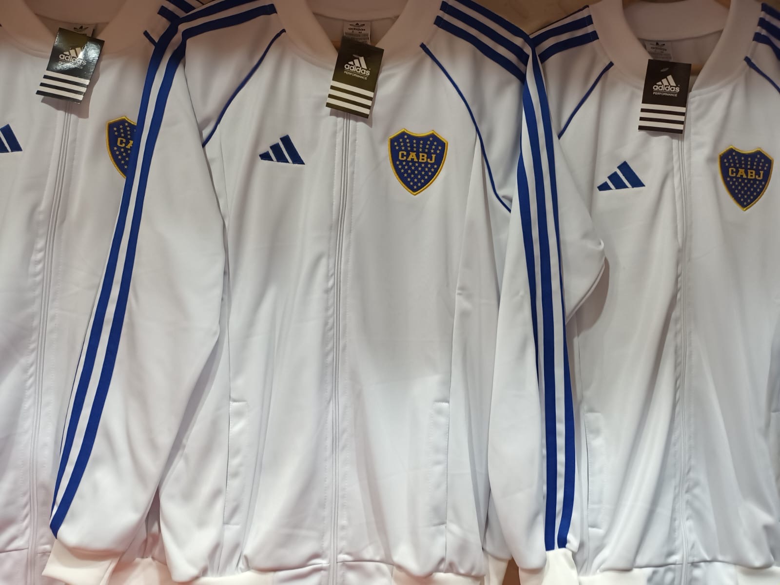 Camperas Deportiva - adc95b46-6a5c-4274-91ed-4c0fb34baf80.jpeg