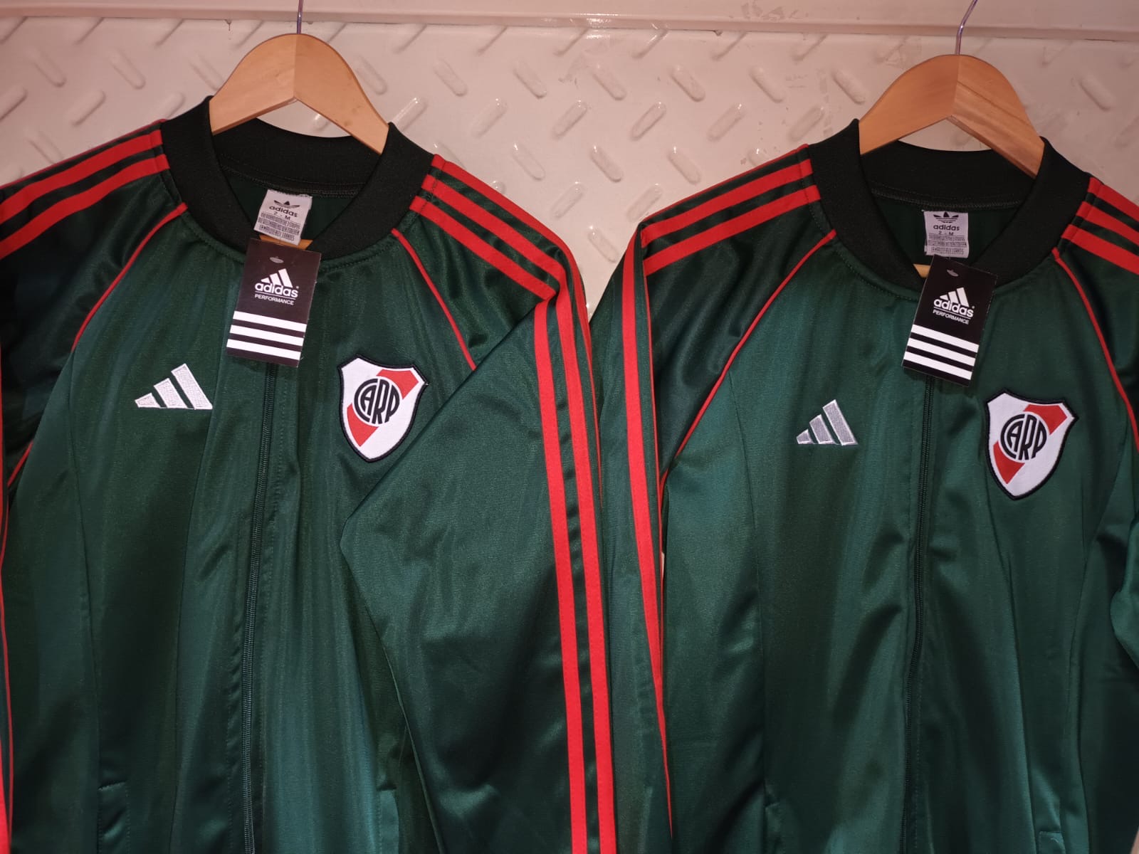 Camperas Deportiva - 7b797cf4-0da2-4792-b739-0d0666cff7d1.jpeg