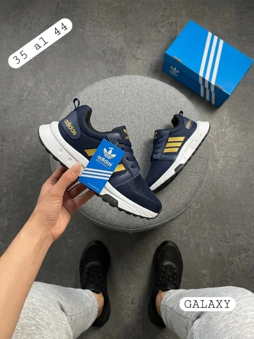 Adiddaas Bicolor
