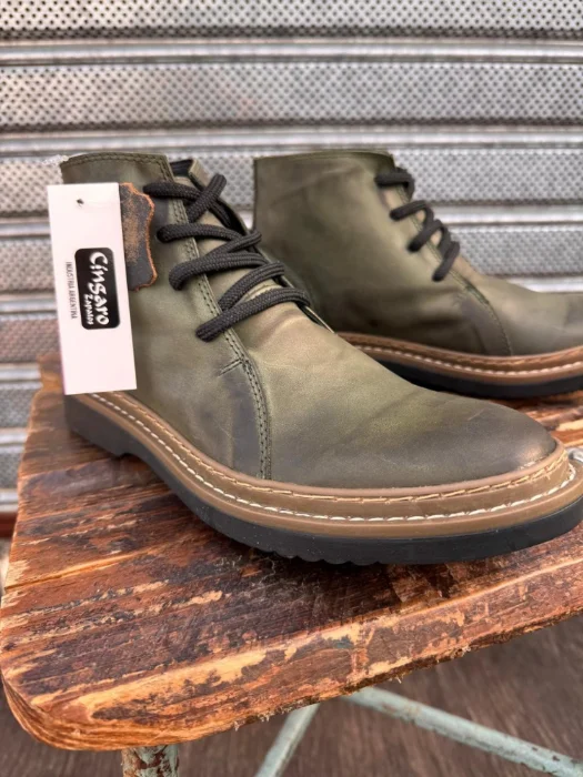 Bota Roger Verde Oliva y Gris Cuero Vacuno Suelas Pegadas y Cosidas