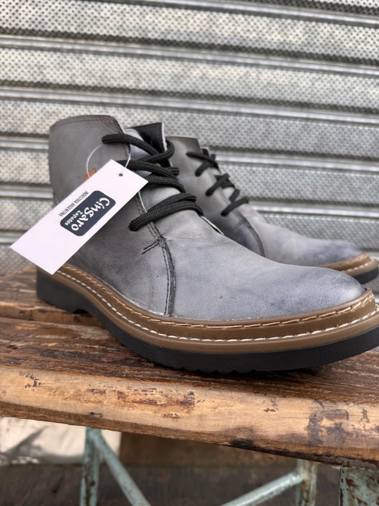 Bota Roger Verde Oliva y Gris Cuero Vacuno Suelas Pegadas y Cosidas - Imagen 2