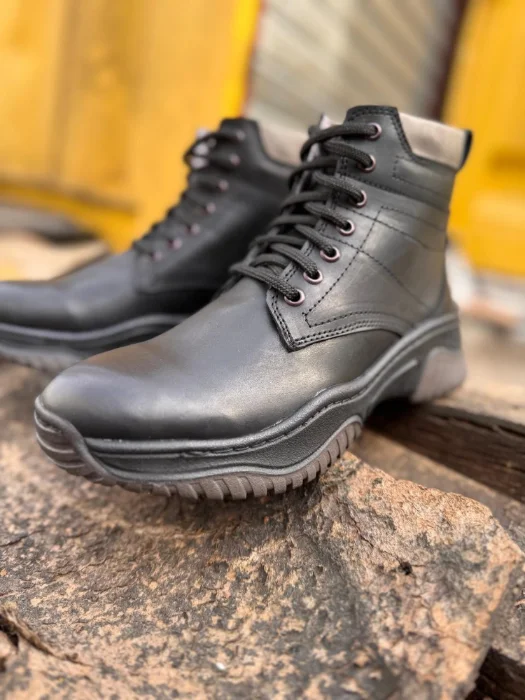 Bota Sosa Negro y Suela Cuero Vacuno Suelas Pegadas y Cosidas