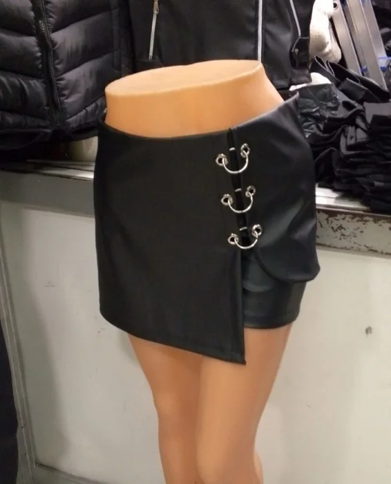 Shorts Ecocuero con Aro