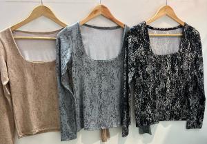 Camiseta Cuello Cuadrado Batik