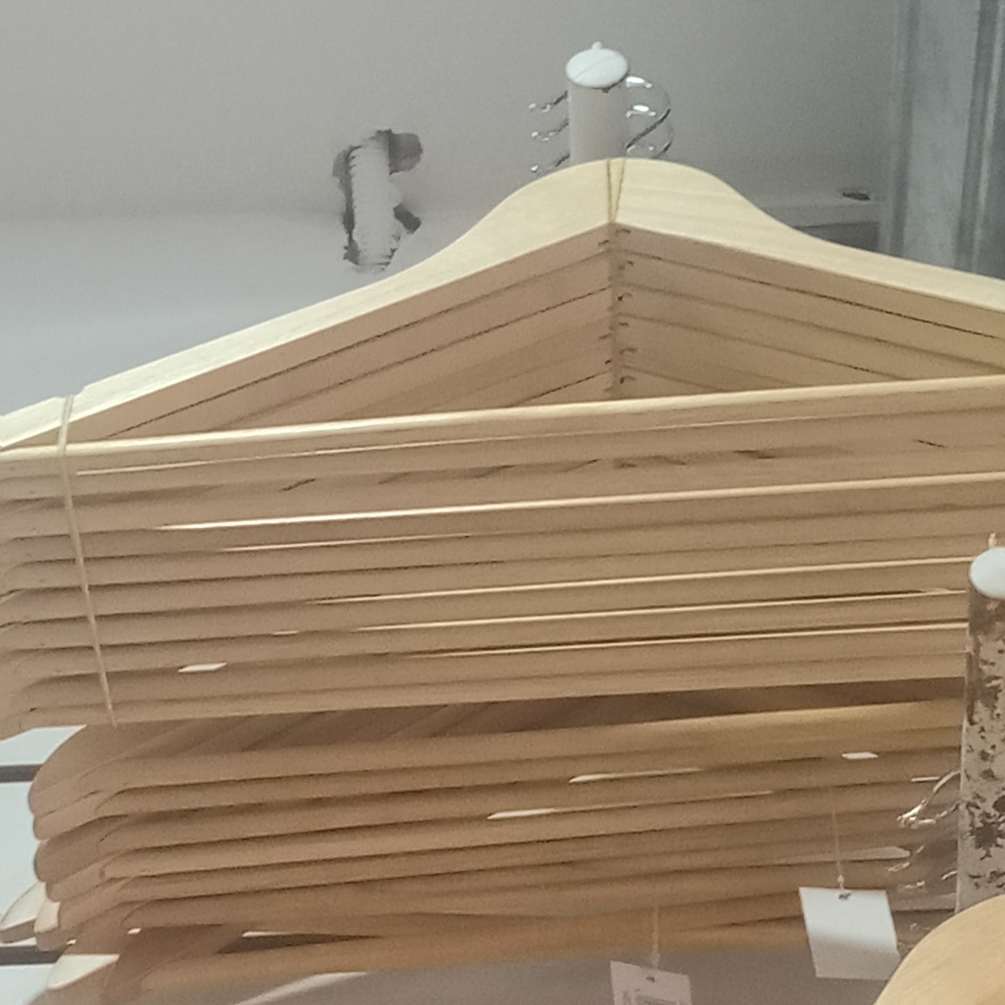 Percha Madera Adulto X10 Und. - Imagen 2
