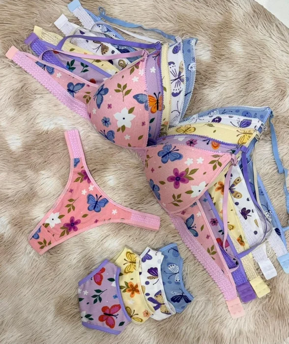 Triangulo. Estampado con Mariposas