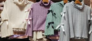 Polera de Hilo con Moño Rosa Negro  Natural Blanco y Tostado - Miniatura 2
