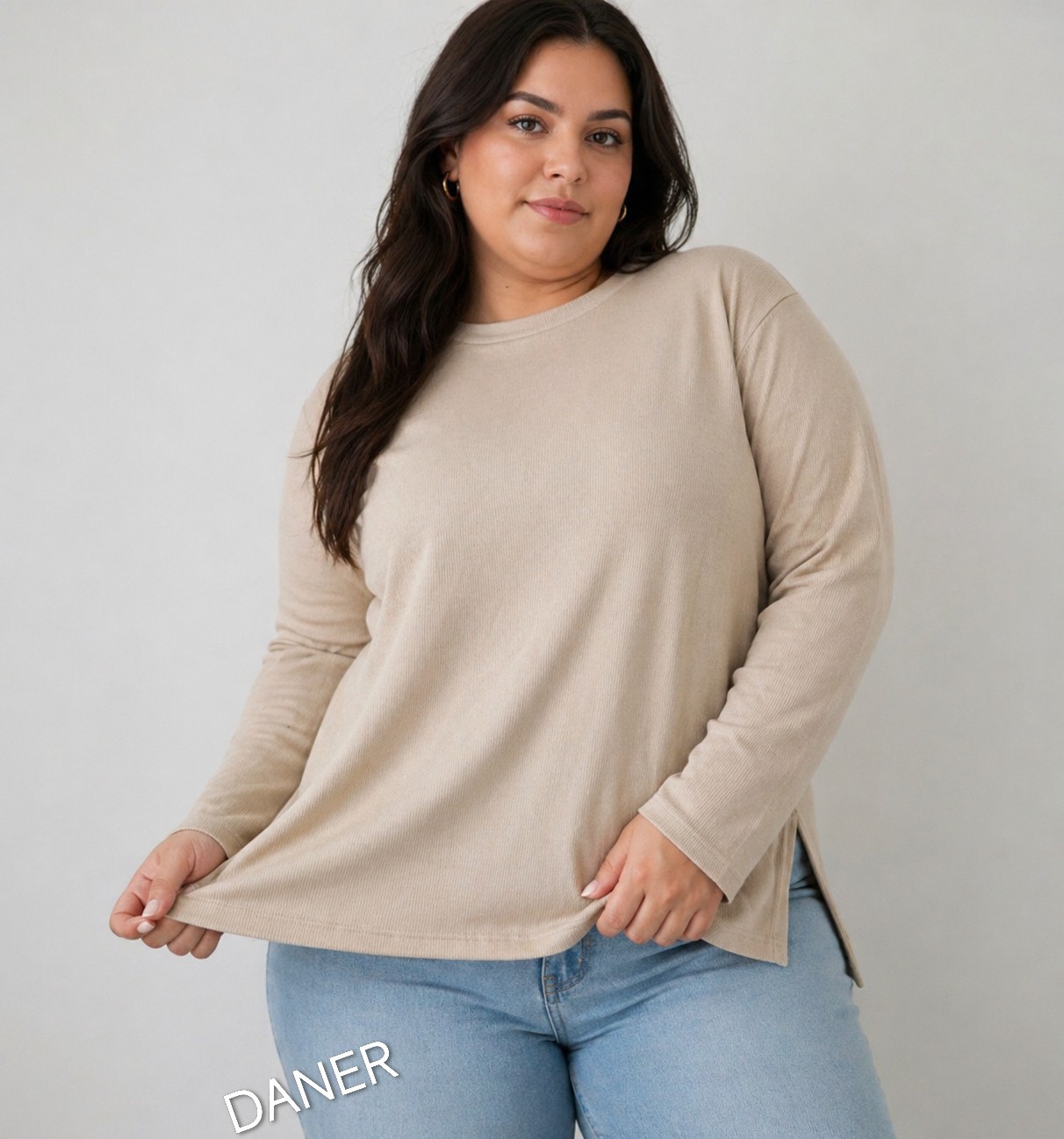 Camiseta Remeron  con Tajo Curvy - Imagen 2