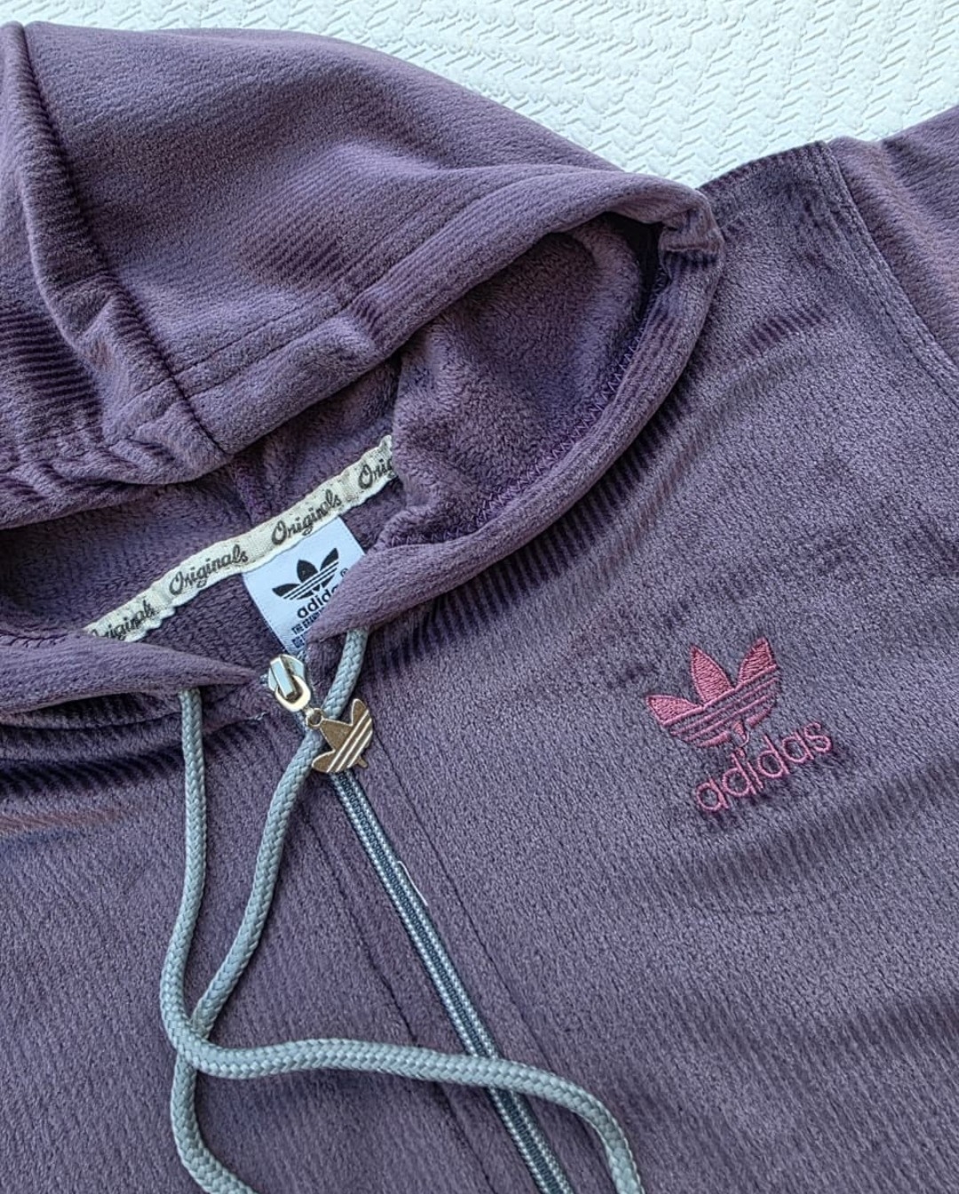 Campera de Dama Adid.as de Darlon Plush - Imagen 3