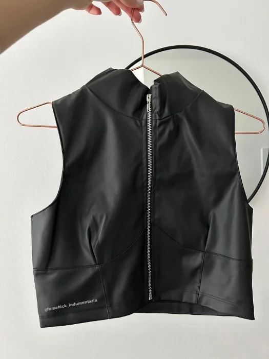 Top Cuerina