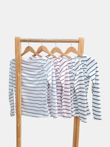 Remera de Lanilla Sublimada Rayada Cuello Bote y Frunce en Delantero - Miniatura 2