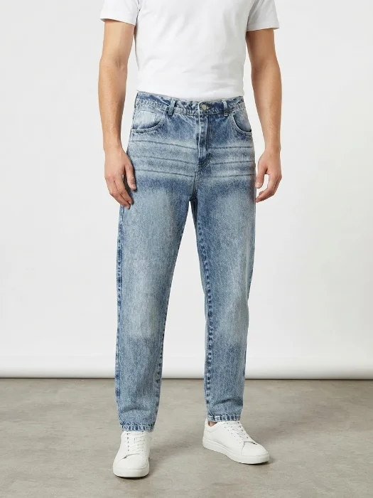 Jean Mom de Hombre con Bigotes