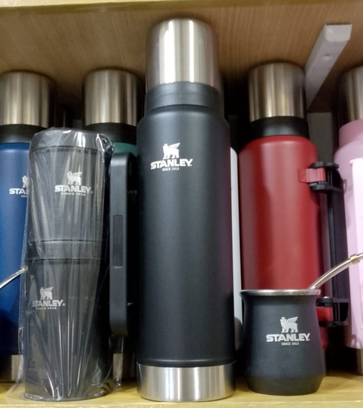 Set Stanley Negro ( Termo + Mate + Latas + Bombilla) - Imagen 1