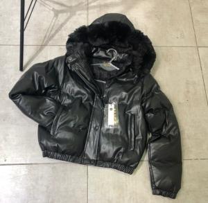 Puffer Engomadas con Piel