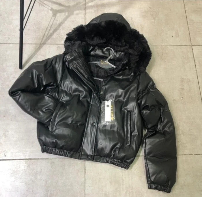 Puffer Engomadas con Piel
