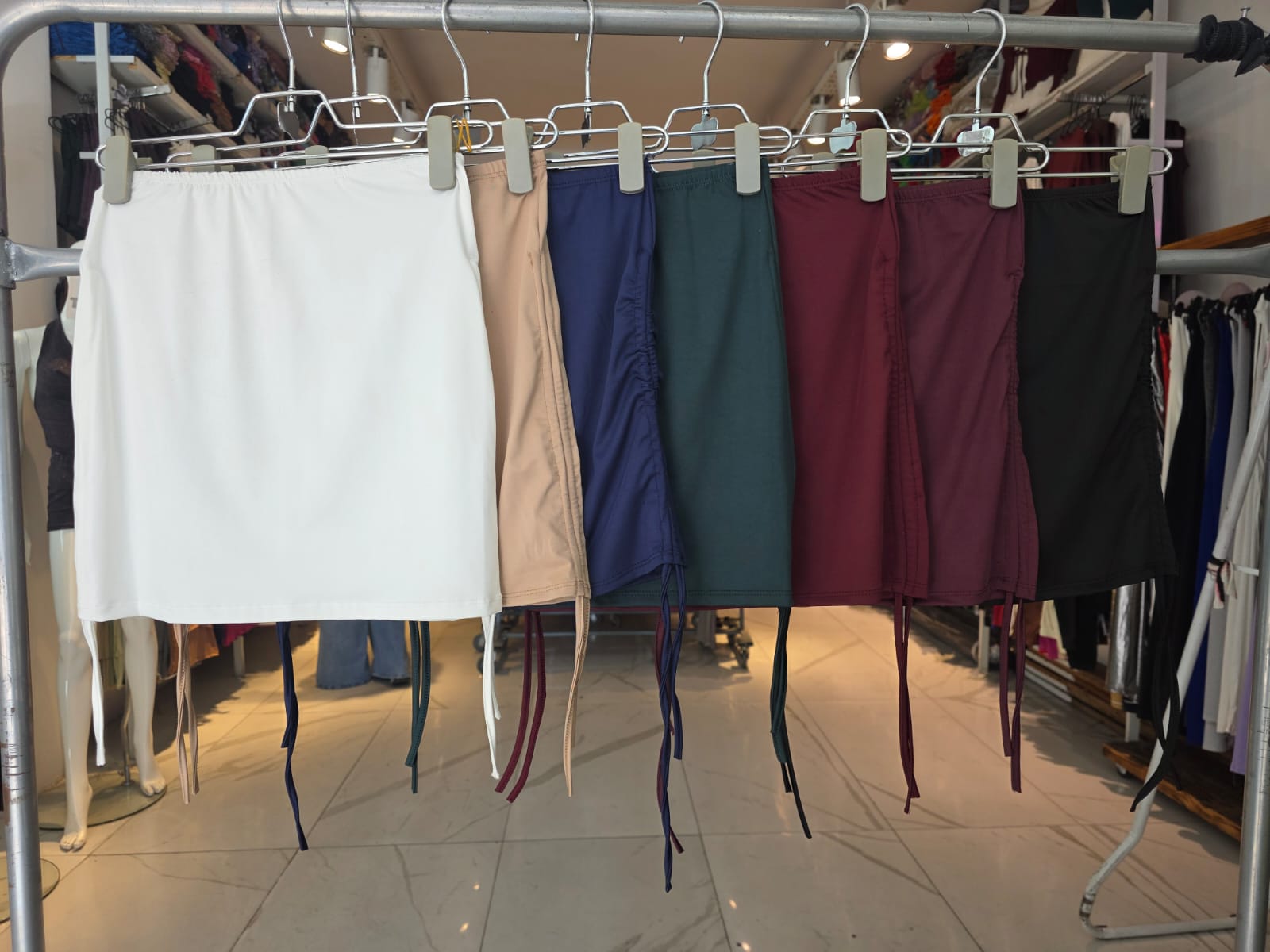 Pollera Lycra 2 Frunce Liso - pollera%202%20frunce%20lycra%20invierno%20(6).jpeg